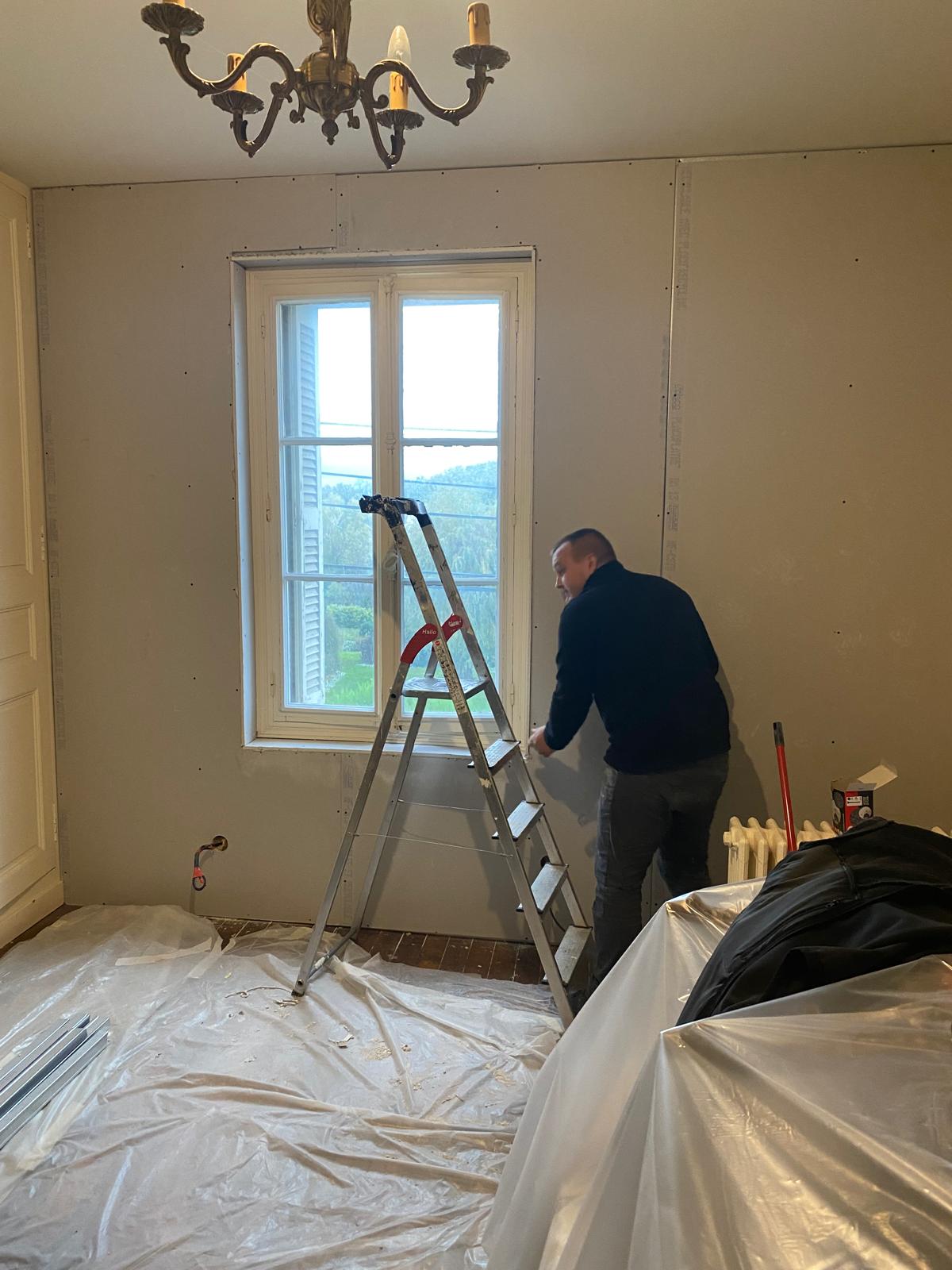 Rénovation des murs intérieurs — enduit et peinture